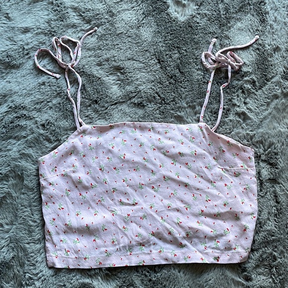 Brandy Melville Dena Tank - Picture 3 of 10